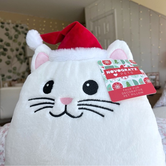 NWT Novogratz Pets Holiday Christmas White Cat Faux Fur Decorative Pet Pillow - Picture 2 of 3